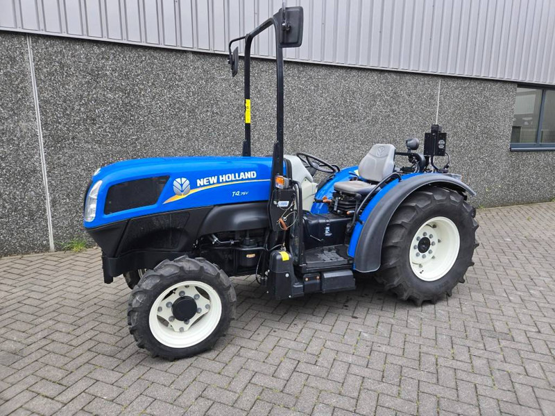 New Holland T 4.75 V - Traktorius: foto 1 New Holland T 4.75 V - Traktorius: foto 1
