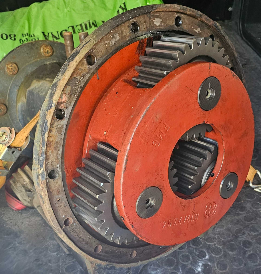 Zwolnica tylna kompletna Deutz Fahr Same Lamborghini - Atsarginės dalys - Žemės ūkio technika: foto 1 Zwolnica tylna kompletna Deutz Fahr Same Lamborghini - Atsarginės dalys - Žemės ūkio technika: foto 1