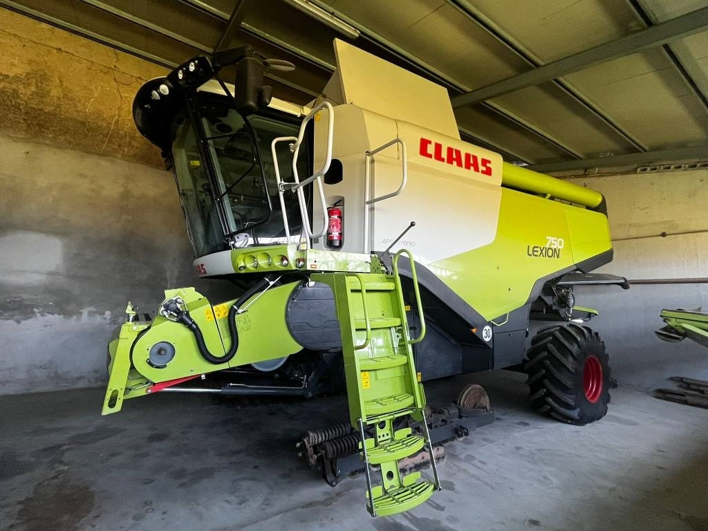 Claas LEXION 750 ACR - Derliaus nuėmimo kombainas: foto 1 Claas LEXION 750 ACR - Derliaus nuėmimo kombainas: foto 1