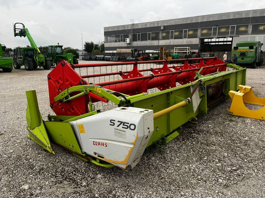 Claas S 750 - Įranga už kombainai: foto 1 Claas S 750 - Įranga už kombainai: foto 1