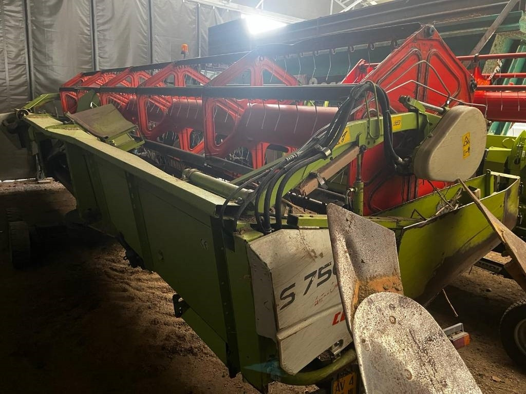 Claas S 750 - Įranga už kombainai: foto 1 Claas S 750 - Įranga už kombainai: foto 1