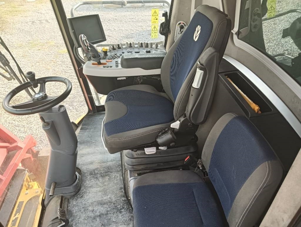 New Holland CR 7.90 - Derliaus nuėmimo kombainas: foto 4 New Holland CR 7.90 - Derliaus nuėmimo kombainas: foto 4