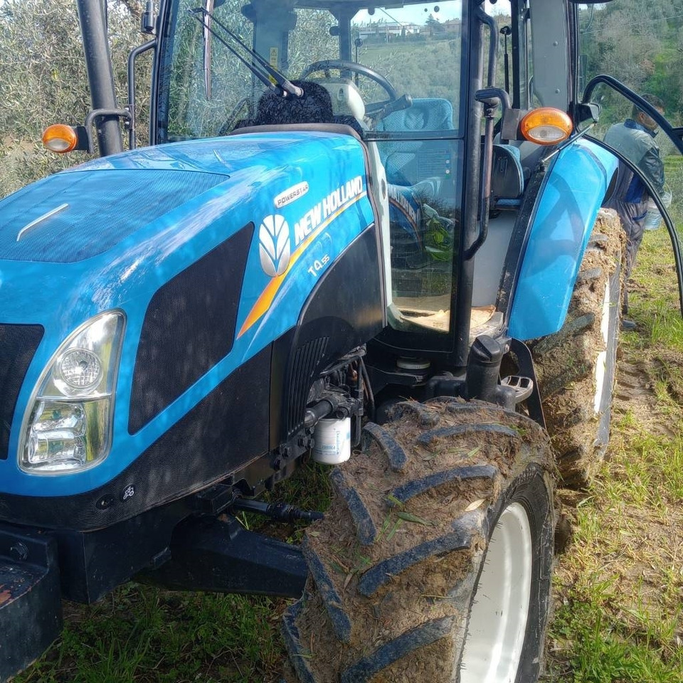 New Holland T 4.55 - Traktorius: foto 5 New Holland T 4.55 - Traktorius: foto 5