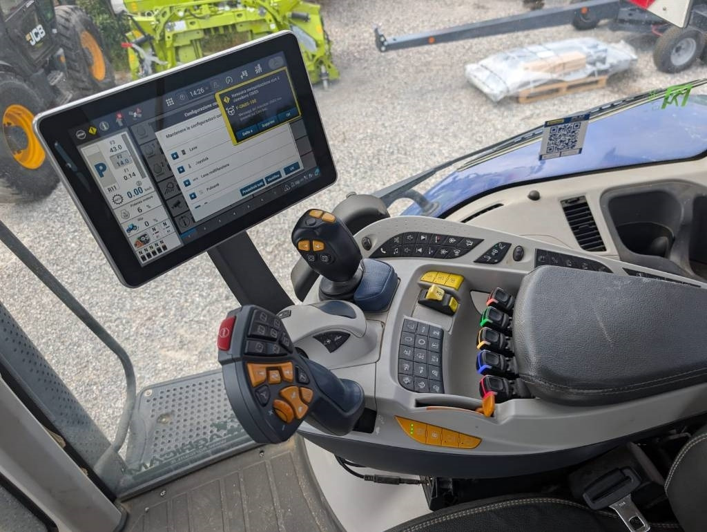 New Holland T 8.380 - Traktorius: foto 4 New Holland T 8.380 - Traktorius: foto 4