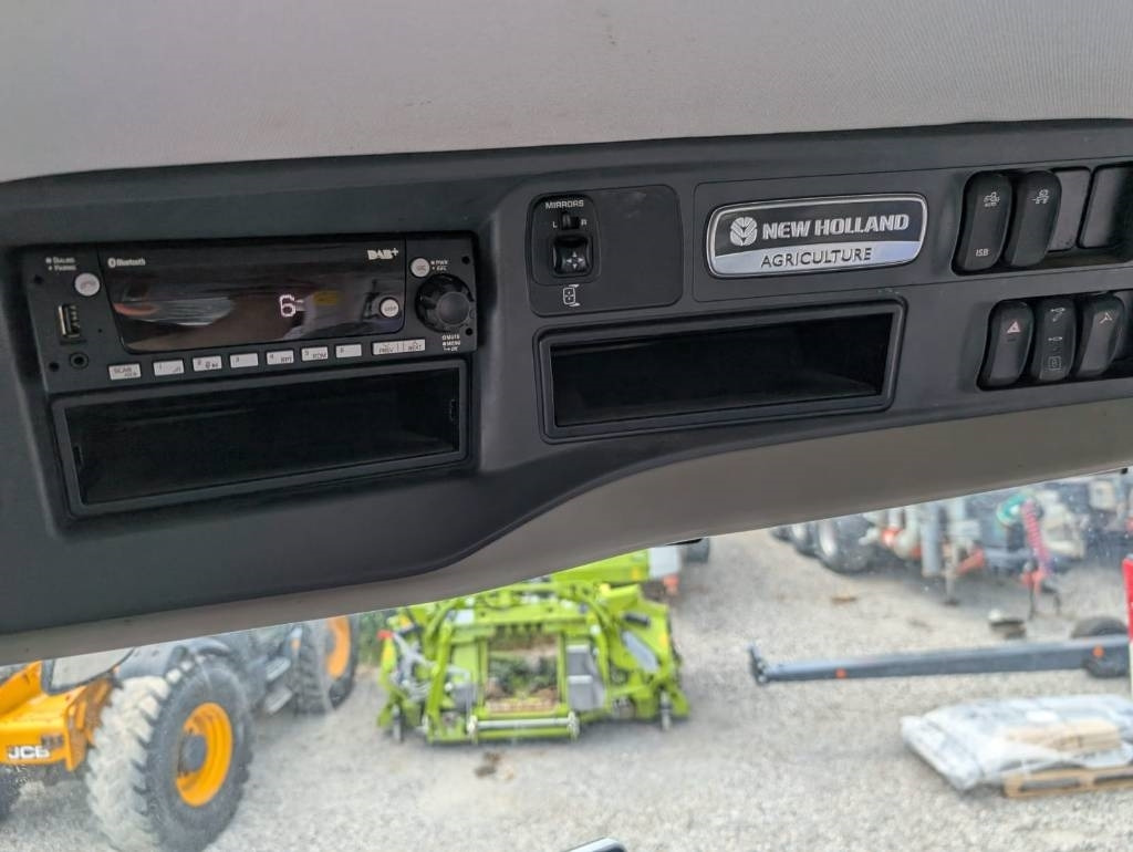 New Holland T 8.380 - Traktorius: foto 2 New Holland T 8.380 - Traktorius: foto 2