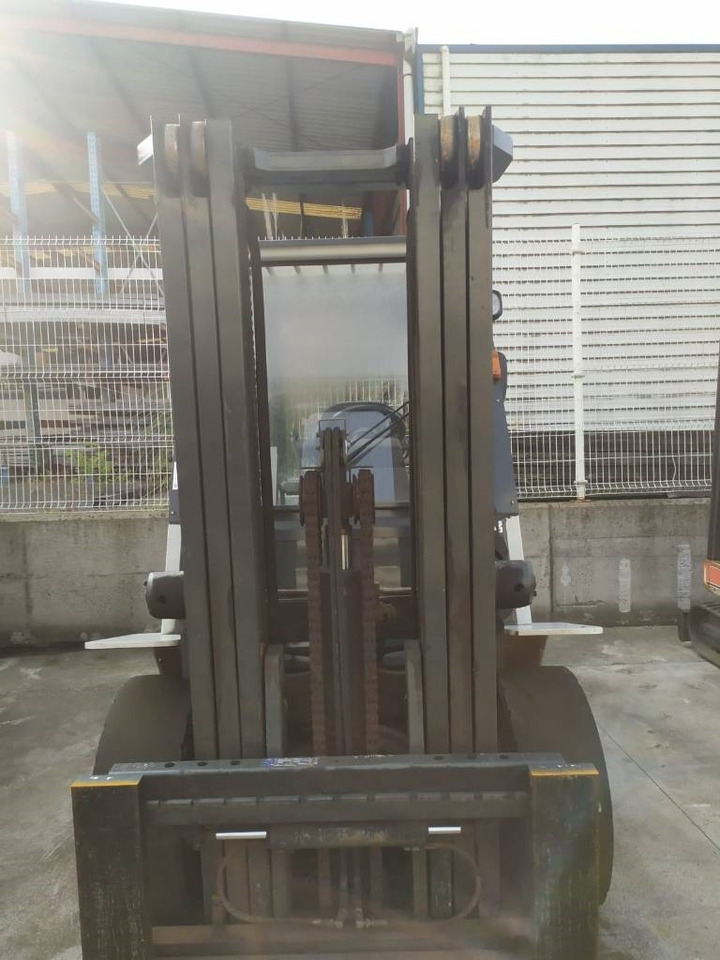 UniCarriers D1F4A40Q - Šoninis krautuvas: foto 3 UniCarriers D1F4A40Q - Šoninis krautuvas: foto 3