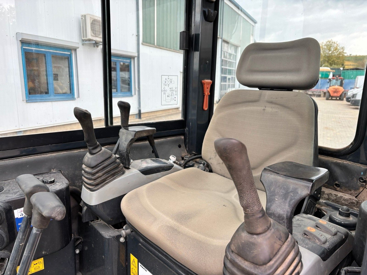 Komatsu PC26MR-3 - Mini ekskavatorius: foto 4 Komatsu PC26MR-3 - Mini ekskavatorius: foto 4