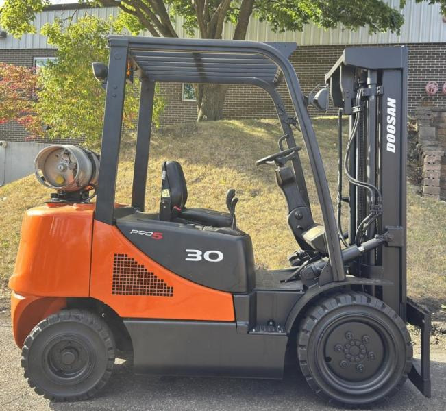 Doosan Chariot élévateur 3t gaz DOOSAN fenwick - Dujinis krautuvas: foto 4 Doosan Chariot élévateur 3t gaz DOOSAN fenwick - Dujinis krautuvas: foto 4