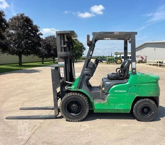 Mitsubishi Chariot élévateur diesel FD30N fenwick - Dyzelinis krautuvas: foto 1 Mitsubishi Chariot élévateur diesel FD30N fenwick - Dyzelinis krautuvas: foto 1