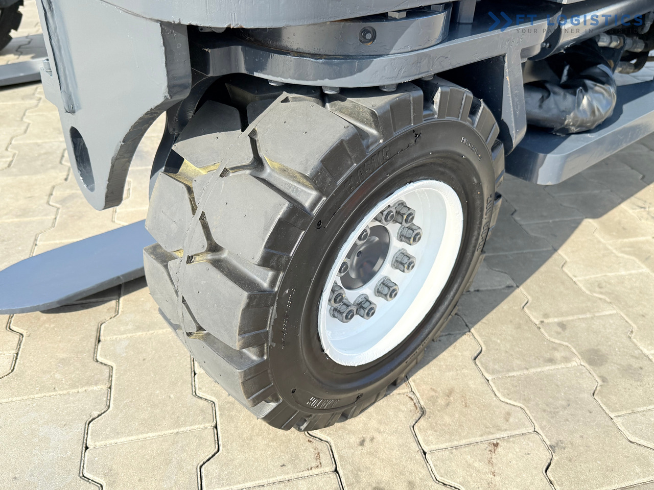 COMBILIFT C4000 / DIESEL / DUPLEX - 4100MM / FORK POSITIONER / ONLY 2951 MTH / LIKE NEW - Šakinis krautuvas su privažiavimu iš keturių pusių: foto 3 COMBILIFT C4000 / DIESEL / DUPLEX - 4100MM / FORK POSITIONER / ONLY 2951 MTH / LIKE NEW - Šakinis krautuvas su privažiavimu iš keturių pusių: foto 3