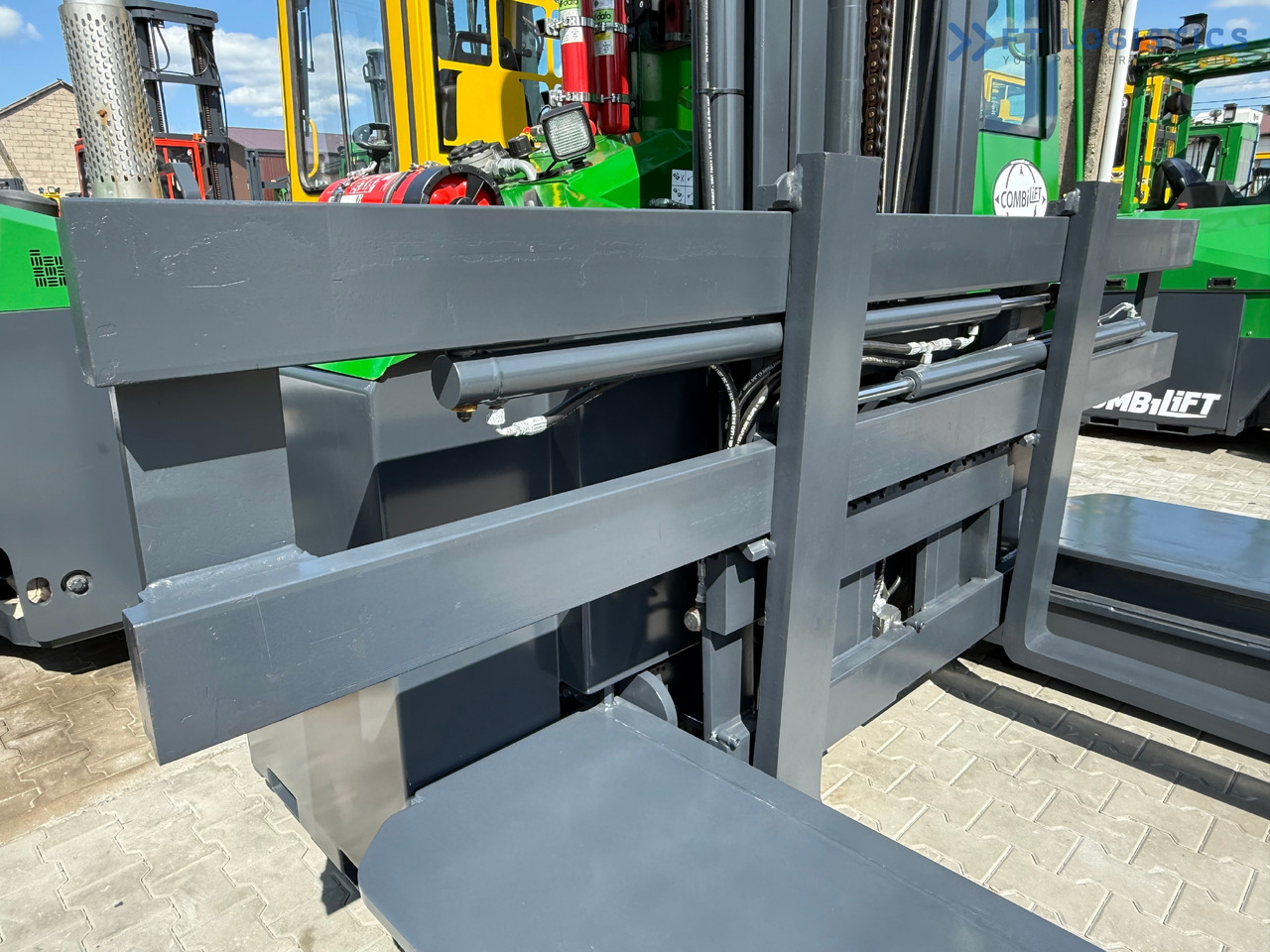 COMBILIFT C5000E / ELECTRIC / TRIPLEX 8300MM / FULL FREE LIFT / WIDE POSITIONER / FORK SIDESHIFT / BATTERY LIKE NEW - Šakinis krautuvas su privažiavimu iš keturių pusių: foto 5 COMBILIFT C5000E / ELECTRIC / TRIPLEX 8300MM / FULL FREE LIFT / WIDE POSITIONER / FORK SIDESHIFT / BATTERY LIKE NEW - Šakinis krautuvas su privažiavimu iš keturių pusių: foto 5
