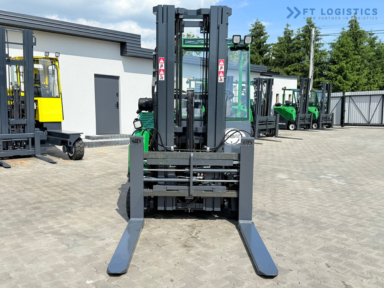 COMBILIFT CB2500 / DIESEL / EXTENDABLE FORKS / TRIPLEX / 5500MM / FREE LIFT / SIDE SHIFT / FORK POSITIONER / LIKE NEW - Šakinis krautuvas su privažiavimu iš keturių pusių: foto 4 COMBILIFT CB2500 / DIESEL / EXTENDABLE FORKS / TRIPLEX / 5500MM / FREE LIFT / SIDE SHIFT / FORK POSITIONER / LIKE NEW - Šakinis krautuvas su privažiavimu iš keturių pusių: foto 4
