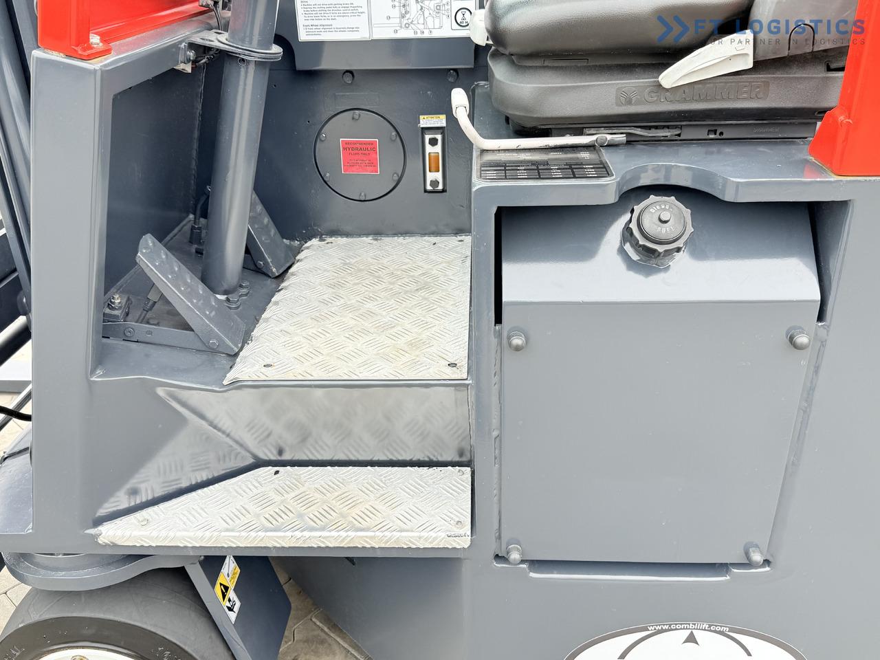 COMBILIFT Combilift C3000CB – TRIPLEX 6000mm – Year 2016 / Only 2,161 hours / Free Lift / Fork Positioner / Diesel - Šakinis krautuvas su privažiavimu iš keturių pusių: foto 3 COMBILIFT Combilift C3000CB – TRIPLEX 6000mm – Year 2016 / Only 2,161 hours / Free Lift / Fork Positioner / Diesel - Šakinis krautuvas su privažiavimu iš keturių pusių: foto 3