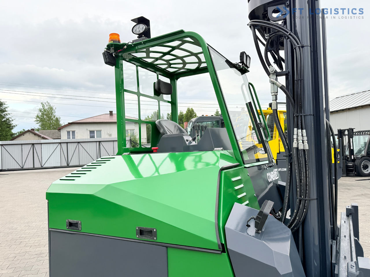 COMBILIFT Combilift CBE4000 / TRIPLEX 5200MM / ELECTRIC / FREE LIFT / FORK POSITIONER / SIDESHIFT / LIKE NEW - Šakinis krautuvas su privažiavimu iš keturių pusių: foto 4 COMBILIFT Combilift CBE4000 / TRIPLEX 5200MM / ELECTRIC / FREE LIFT / FORK POSITIONER / SIDESHIFT / LIKE NEW - Šakinis krautuvas su privažiavimu iš keturių pusių: foto 4