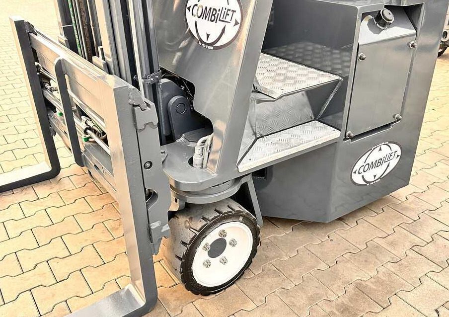 Combilift C2500CB / DUPLEX / 4100MM / DIESEL / FREE LIFT / FORK POSITIONER / SIDE SHIFT / LIKE NEW - Šakinis krautuvas su privažiavimu iš keturių pusių: foto 4 Combilift C2500CB / DUPLEX / 4100MM / DIESEL / FREE LIFT / FORK POSITIONER / SIDE SHIFT / LIKE NEW - Šakinis krautuvas su privažiavimu iš keturių pusių: foto 4