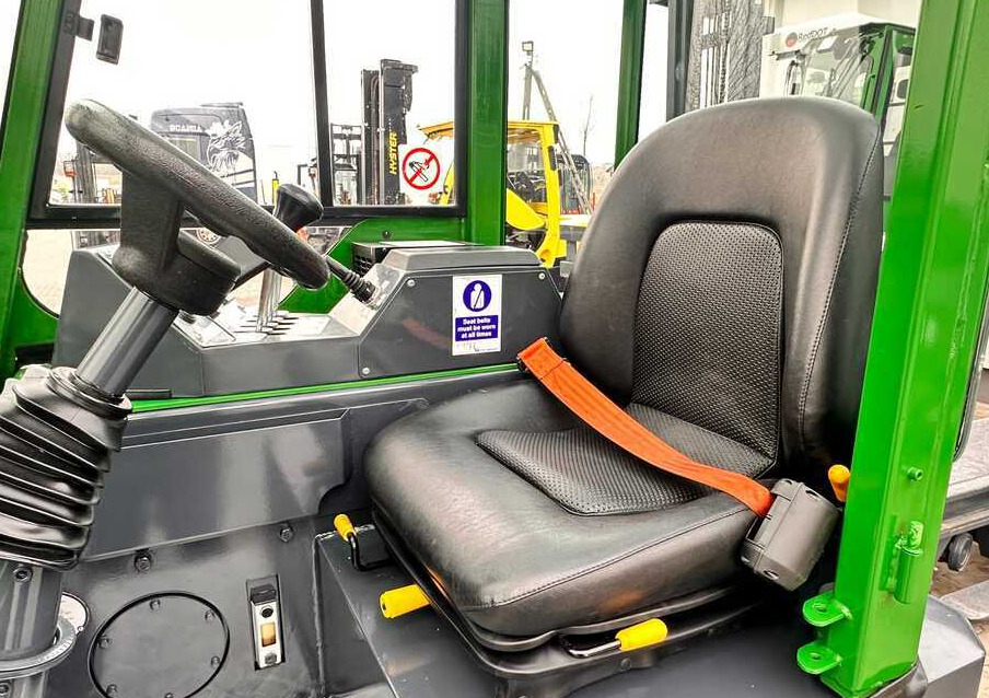 Combilift C2500CB / TRIPLEX / DIESEL / 4900MM / FREE LIFT / POSITIONER 1720MM / LIKE NEW - Šakinis krautuvas su privažiavimu iš keturių pusių: foto 5 Combilift C2500CB / TRIPLEX / DIESEL / 4900MM / FREE LIFT / POSITIONER 1720MM / LIKE NEW - Šakinis krautuvas su privažiavimu iš keturių pusių: foto 5