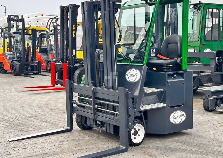 Combilift C2500CB / TRIPLEX / DIESEL / 4900MM / FREE LIFT / POSITIONER 1720MM / LIKE NEW - Šakinis krautuvas su privažiavimu iš keturių pusių: foto 1 Combilift C2500CB / TRIPLEX / DIESEL / 4900MM / FREE LIFT / POSITIONER 1720MM / LIKE NEW - Šakinis krautuvas su privažiavimu iš keturių pusių: foto 1