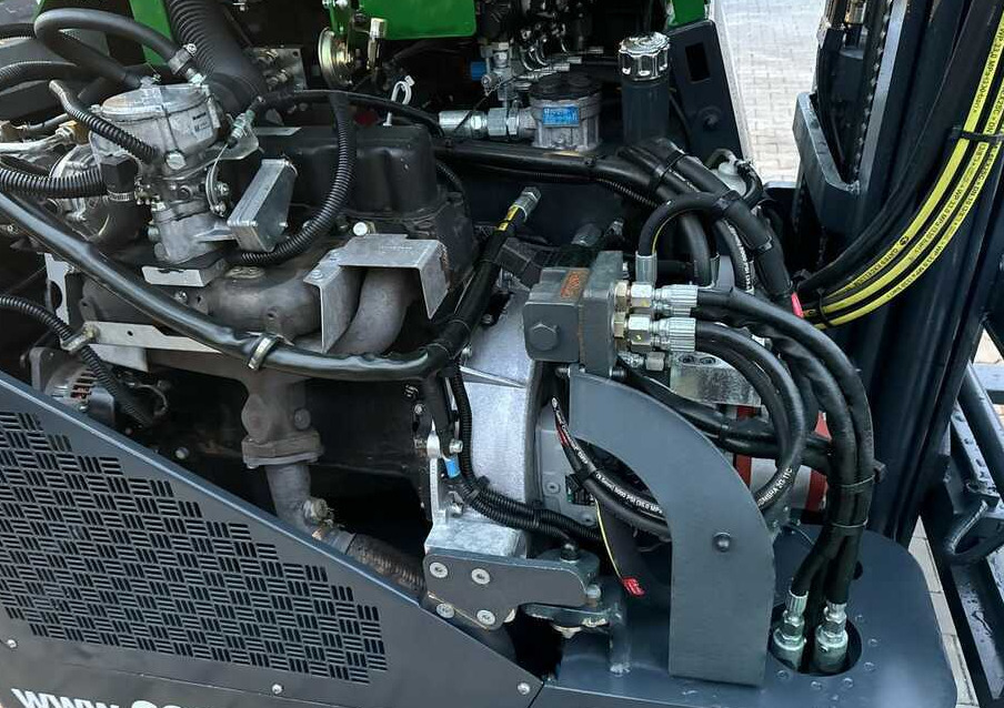 Combilift C2500CB-Triplex 6000mm -Only 4658 hours - Šakinis krautuvas su privažiavimu iš keturių pusių: foto 5 Combilift C2500CB-Triplex 6000mm -Only 4658 hours - Šakinis krautuvas su privažiavimu iš keturių pusių: foto 5