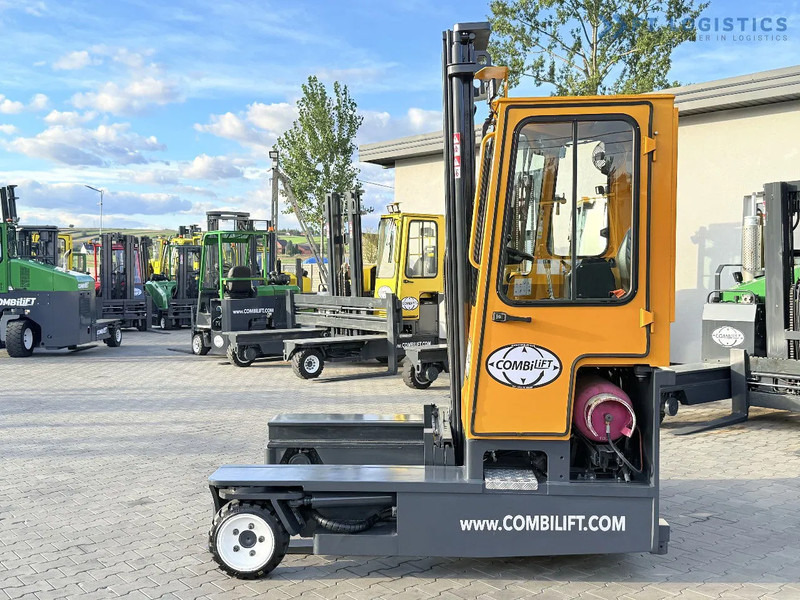 Combilift C3000 / GAS / DUPLEX 4500MM / ONLY 3096 HOURS / FORK SIDE SHIFT / FULL CABIN / EXCELLENT CONDITION / Wide range of four-way and - Šakinis krautuvas su privažiavimu iš keturių pusių: foto 2 Combilift C3000 / GAS / DUPLEX 4500MM / ONLY 3096 HOURS / FORK SIDE SHIFT / FULL CABIN / EXCELLENT CONDITION / Wide range of four-way and - Šakinis krautuvas su privažiavimu iš keturių pusių: foto 2