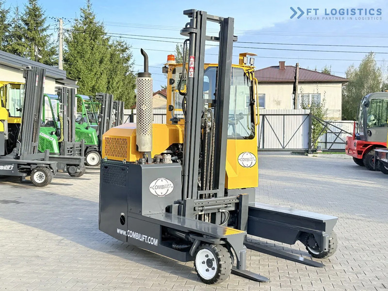 Combilift C3000 / GAS / DUPLEX 4500MM / ONLY 3096 HOURS / FORK SIDE SHIFT / FULL CABIN / EXCELLENT CONDITION / Wide range of four-way and - Šakinis krautuvas su privažiavimu iš keturių pusių: foto 5 Combilift C3000 / GAS / DUPLEX 4500MM / ONLY 3096 HOURS / FORK SIDE SHIFT / FULL CABIN / EXCELLENT CONDITION / Wide range of four-way and - Šakinis krautuvas su privažiavimu iš keturių pusių: foto 5