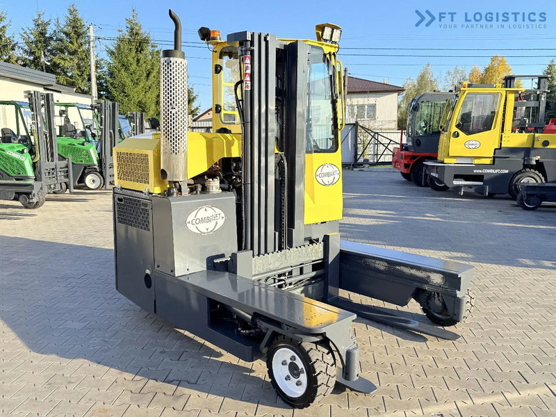 Combilift C3000 / GAS / TRIPLEX 4900MM / FREE LIFT / FORK POSITIONER / FULL CABIN / EXCELLENT CONDITION / Wide range of four-way and side - Šakinis krautuvas su privažiavimu iš keturių pusių: foto 5 Combilift C3000 / GAS / TRIPLEX 4900MM / FREE LIFT / FORK POSITIONER / FULL CABIN / EXCELLENT CONDITION / Wide range of four-way and side - Šakinis krautuvas su privažiavimu iš keturių pusių: foto 5