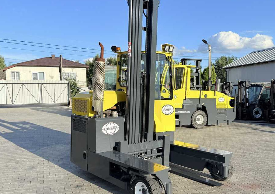 Combilift C3000 / GAS / TRIPLEX - 7600MM / FREE-LIFT / POSITIONER / A comprehensive range of four-way and side-loading forklifts. - Šakinis krautuvas su privažiavimu iš keturių pusių: foto 4 Combilift C3000 / GAS / TRIPLEX - 7600MM / FREE-LIFT / POSITIONER / A comprehensive range of four-way and side-loading forklifts. - Šakinis krautuvas su privažiavimu iš keturių pusių: foto 4