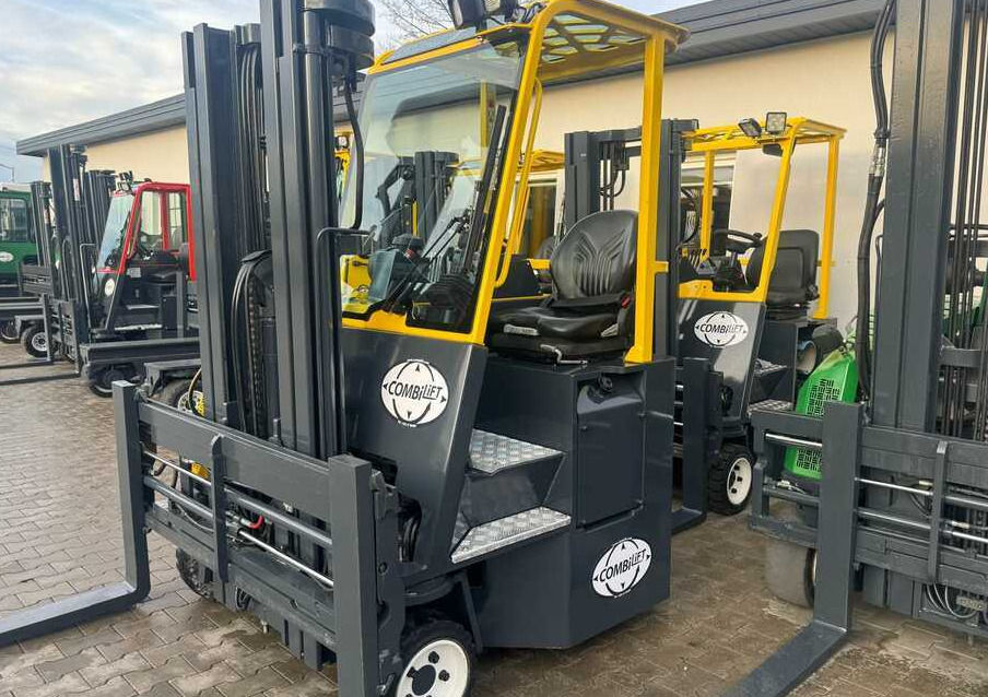 Combilift C3000CB -DIESEL- Only 6117 hours - Šakinis krautuvas su privažiavimu iš keturių pusių: foto 1 Combilift C3000CB -DIESEL- Only 6117 hours - Šakinis krautuvas su privažiavimu iš keturių pusių: foto 1