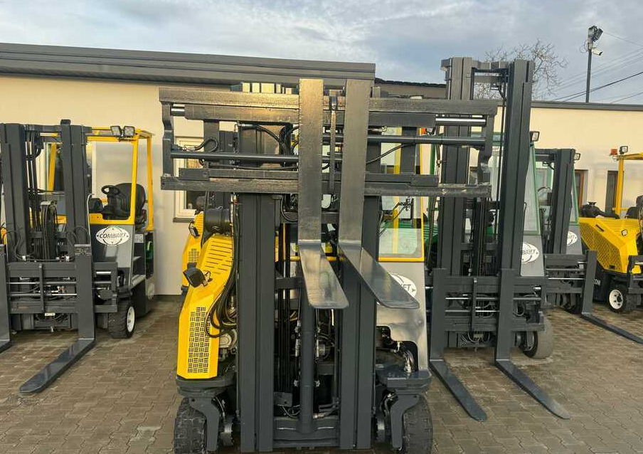 Combilift C3000CB -DIESEL- Only 6117 hours - Šakinis krautuvas su privažiavimu iš keturių pusių: foto 4 Combilift C3000CB -DIESEL- Only 6117 hours - Šakinis krautuvas su privažiavimu iš keturių pusių: foto 4