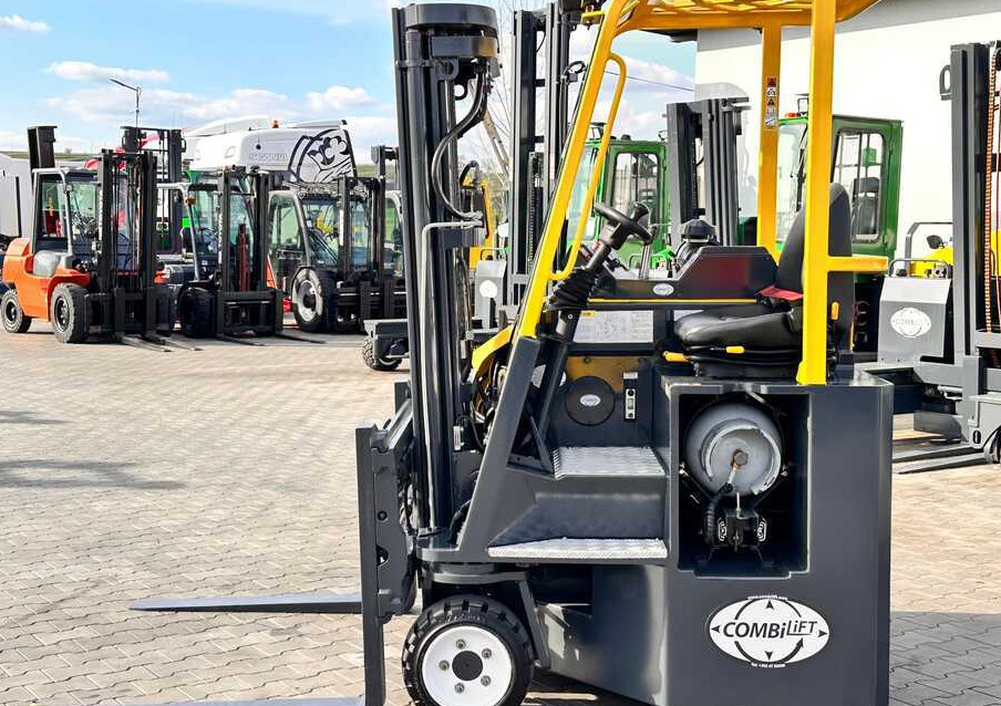 Combilift C3000CB / GAS / TRIPLEX / 4900MM / FREE LIFT / FORK POSITIONER / SIC3000CB / GAS / TRIPLEX / 4900MM / FREE LIFT / FORK POSITIONER / SIDE SHIFT / LIKE NEWDE SHIFT / LIKE NEW - Šakinis krautuvas su privažiavimu iš keturių pusių: foto 4 Combilift C3000CB / GAS / TRIPLEX / 4900MM / FREE LIFT / FORK POSITIONER / SIC3000CB / GAS / TRIPLEX / 4900MM / FREE LIFT / FORK POSITIONER / SIDE SHIFT / LIKE NEWDE SHIFT / LIKE NEW - Šakinis krautuvas su privažiavimu iš keturių pusių: foto 4