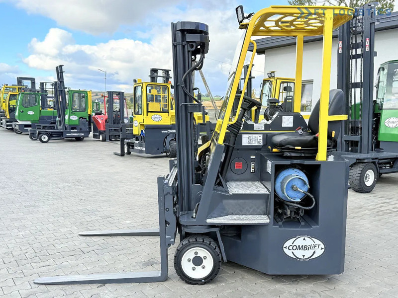 Combilift C3000CB / GAS / TRIPLEX 4900MM / FREE LIFT / FORK POSITIONER / SIDE SHIFT / EXCELLENT CONDITION / Wide range of four-way and sid - Šakinis krautuvas su privažiavimu iš keturių pusių: foto 3 Combilift C3000CB / GAS / TRIPLEX 4900MM / FREE LIFT / FORK POSITIONER / SIDE SHIFT / EXCELLENT CONDITION / Wide range of four-way and sid - Šakinis krautuvas su privažiavimu iš keturių pusių: foto 3