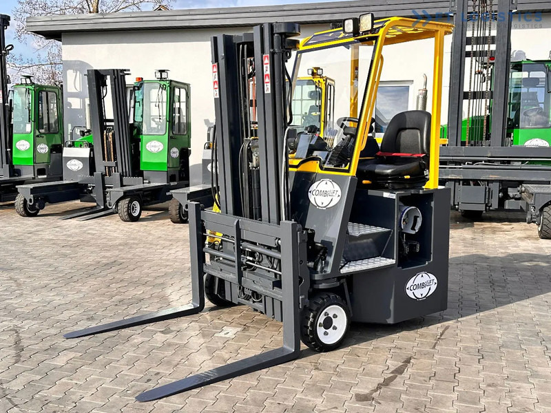 Combilift C3000CB / LPG / TRIPLEX / 4900MM / FREE LIFT / POSITIONER / LIKE NEW C3000CB / LPG / TRIPLEX / 4900MM / FREE LIFT / POSITIONER / - Šakinis krautuvas su privažiavimu iš keturių pusių: foto 2 Combilift C3000CB / LPG / TRIPLEX / 4900MM / FREE LIFT / POSITIONER / LIKE NEW C3000CB / LPG / TRIPLEX / 4900MM / FREE LIFT / POSITIONER / - Šakinis krautuvas su privažiavimu iš keturių pusių: foto 2
