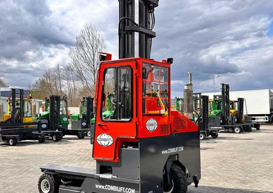 Combilift C4000 / DIESEL / TRIPLEX / 8400MM / FREE LIFT / SIDESHIFT / LIKE NEW - Šakinis krautuvas su privažiavimu iš keturių pusių: foto 3 Combilift C4000 / DIESEL / TRIPLEX / 8400MM / FREE LIFT / SIDESHIFT / LIKE NEW - Šakinis krautuvas su privažiavimu iš keturių pusių: foto 3