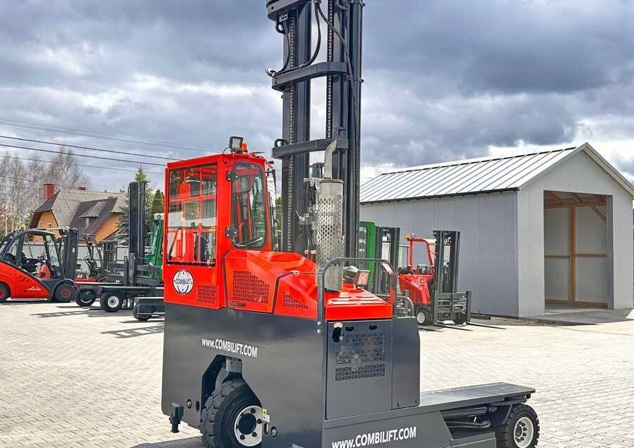 Combilift C4000 / DIESEL / TRIPLEX / 8400MM / FREE LIFT / SIDESHIFT / LIKE NEW - Šakinis krautuvas su privažiavimu iš keturių pusių: foto 5 Combilift C4000 / DIESEL / TRIPLEX / 8400MM / FREE LIFT / SIDESHIFT / LIKE NEW - Šakinis krautuvas su privažiavimu iš keturių pusių: foto 5