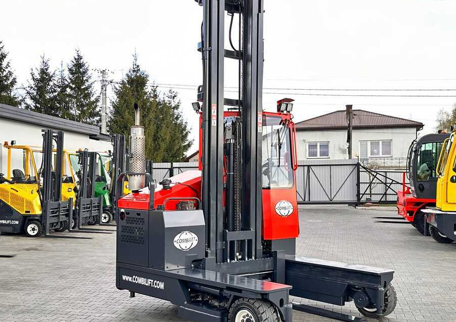 Combilift C4000 / DIESEL / TRIPLEX / 8400MM / FREE LIFT / SIDESHIFT / LIKE NEW - Šakinis krautuvas su privažiavimu iš keturių pusių: foto 5 Combilift C4000 / DIESEL / TRIPLEX / 8400MM / FREE LIFT / SIDESHIFT / LIKE NEW - Šakinis krautuvas su privažiavimu iš keturių pusių: foto 5