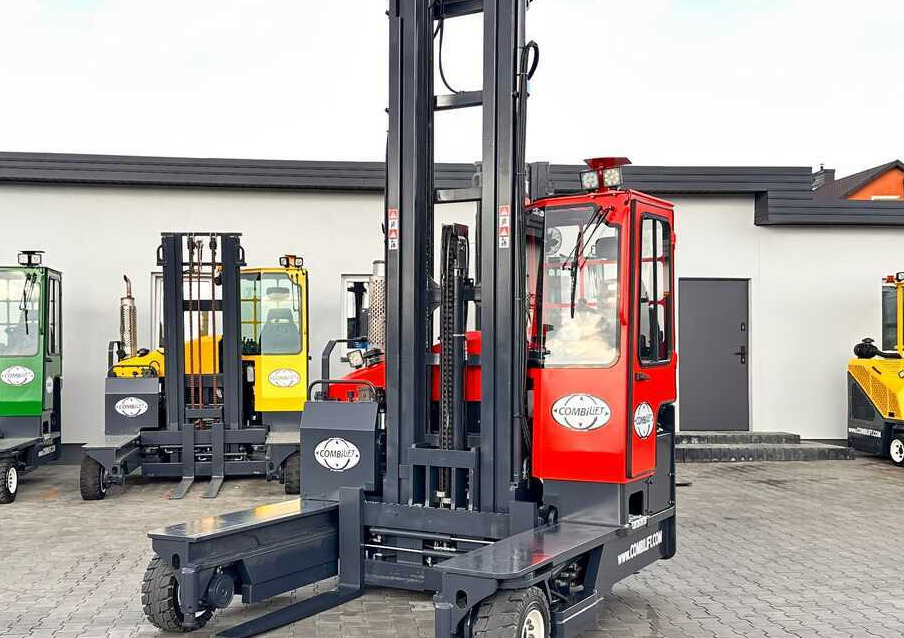 Combilift C4000 / DIESEL / TRIPLEX / 8400MM / FREE LIFT / SIDESHIFT / LIKE NEW - Šakinis krautuvas su privažiavimu iš keturių pusių: foto 3 Combilift C4000 / DIESEL / TRIPLEX / 8400MM / FREE LIFT / SIDESHIFT / LIKE NEW - Šakinis krautuvas su privažiavimu iš keturių pusių: foto 3