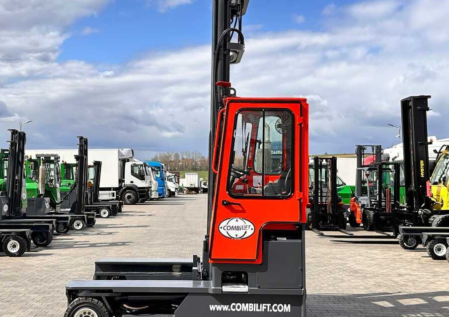 Combilift C4000 / DIESEL / TRIPLEX / 8400MM / FREE LIFT / SIDESHIFT / LIKE NEW - Šakinis krautuvas su privažiavimu iš keturių pusių: foto 2 Combilift C4000 / DIESEL / TRIPLEX / 8400MM / FREE LIFT / SIDESHIFT / LIKE NEW - Šakinis krautuvas su privažiavimu iš keturių pusių: foto 2