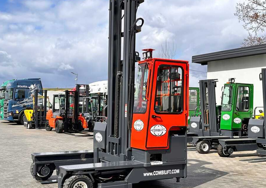 Combilift C4000 / DIESEL / TRIPLEX / 8400MM / FREE LIFT / SIDESHIFT / LIKE NEW - Šakinis krautuvas su privažiavimu iš keturių pusių: foto 1 Combilift C4000 / DIESEL / TRIPLEX / 8400MM / FREE LIFT / SIDESHIFT / LIKE NEW - Šakinis krautuvas su privažiavimu iš keturių pusių: foto 1