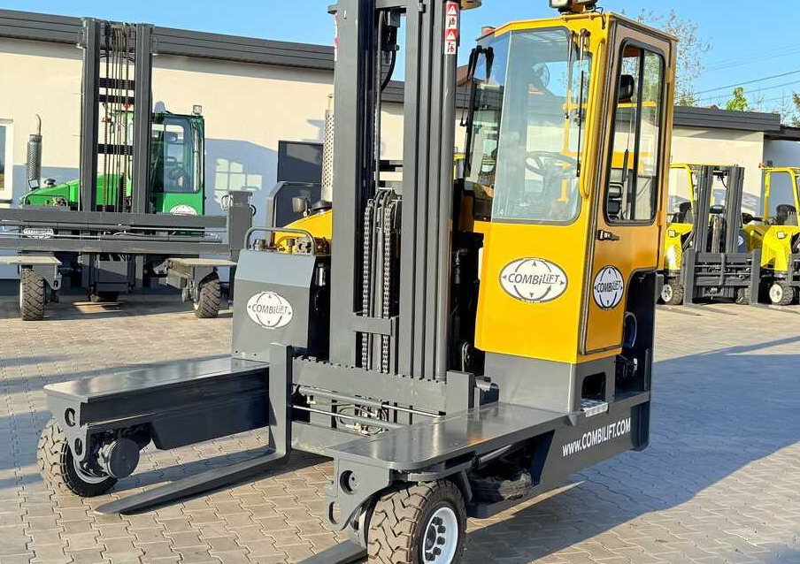 Combilift C4000 / GAS / TRIPLEX – 5600MM / FREE LIFT / FORK SIDESHIFT / LIKE NEW - Šakinis krautuvas su privažiavimu iš keturių pusių: foto 3 Combilift C4000 / GAS / TRIPLEX – 5600MM / FREE LIFT / FORK SIDESHIFT / LIKE NEW - Šakinis krautuvas su privažiavimu iš keturių pusių: foto 3