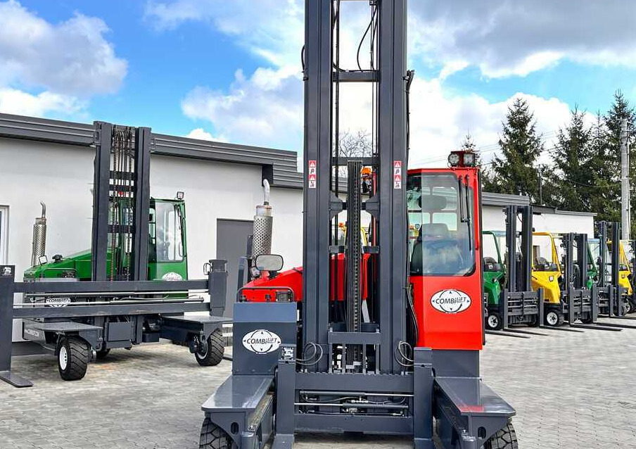 Combilift C4000 / TRIPLEX / 9300MM / FREE LIFT / FORK POSITIONER / GAS / CABIN / LIKE NEW - Šakinis krautuvas su privažiavimu iš keturių pusių: foto 5 Combilift C4000 / TRIPLEX / 9300MM / FREE LIFT / FORK POSITIONER / GAS / CABIN / LIKE NEW - Šakinis krautuvas su privažiavimu iš keturių pusių: foto 5