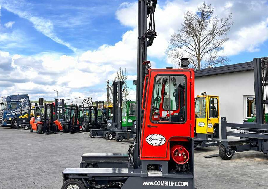 Combilift C4000 / TRIPLEX / 9300MM / FREE LIFT / FORK POSITIONER / GAS / CABIN / LIKE NEW - Šakinis krautuvas su privažiavimu iš keturių pusių: foto 3 Combilift C4000 / TRIPLEX / 9300MM / FREE LIFT / FORK POSITIONER / GAS / CABIN / LIKE NEW - Šakinis krautuvas su privažiavimu iš keturių pusių: foto 3