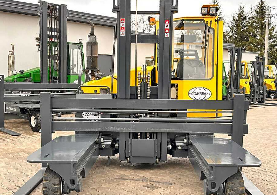 Combilift C4500 / DUPLEX / 4050MM / DIESEL / WIDE POSITIONER / FREE LIFT / SIDESHIFT / LIKE NEW - Šakinis krautuvas su privažiavimu iš keturių pusių: foto 4 Combilift C4500 / DUPLEX / 4050MM / DIESEL / WIDE POSITIONER / FREE LIFT / SIDESHIFT / LIKE NEW - Šakinis krautuvas su privažiavimu iš keturių pusių: foto 4