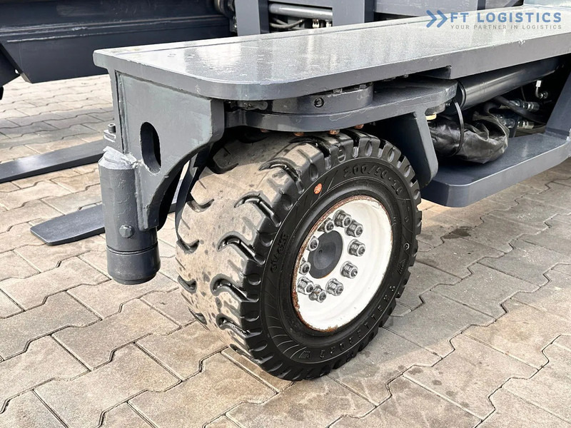Combilift C4500 / LPG / TRIPLEX / 5500MM / FREE LIFT / HYDRAULIC FORK SHIFT / Like New C4500 / LPG / TRIPLEX / 5500MM / FREE LIFT / HYDRAU - Šakinis krautuvas su privažiavimu iš keturių pusių: foto 5 Combilift C4500 / LPG / TRIPLEX / 5500MM / FREE LIFT / HYDRAULIC FORK SHIFT / Like New C4500 / LPG / TRIPLEX / 5500MM / FREE LIFT / HYDRAU - Šakinis krautuvas su privažiavimu iš keturių pusių: foto 5