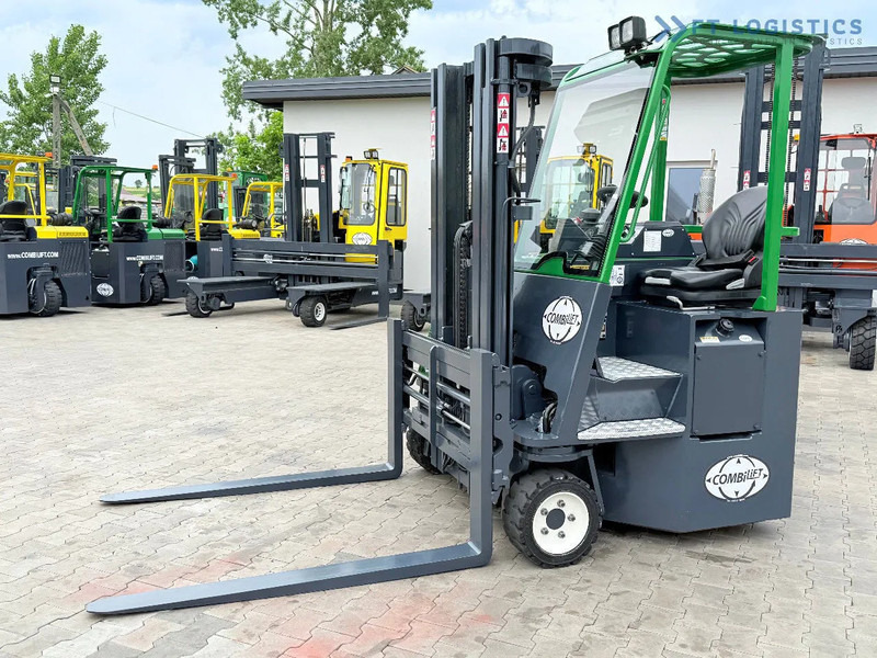 Combilift CB3000 / DIESEL / TRIPLEX 4900MM / FULL FREE LIFT / SIDE SHIFT / FORK POSITIONER / 1500MM FORKS / LIKE NEW CB3000 / DIESEL / TRI - Šakinis krautuvas su privažiavimu iš keturių pusių: foto 2 Combilift CB3000 / DIESEL / TRIPLEX 4900MM / FULL FREE LIFT / SIDE SHIFT / FORK POSITIONER / 1500MM FORKS / LIKE NEW CB3000 / DIESEL / TRI - Šakinis krautuvas su privažiavimu iš keturių pusių: foto 2