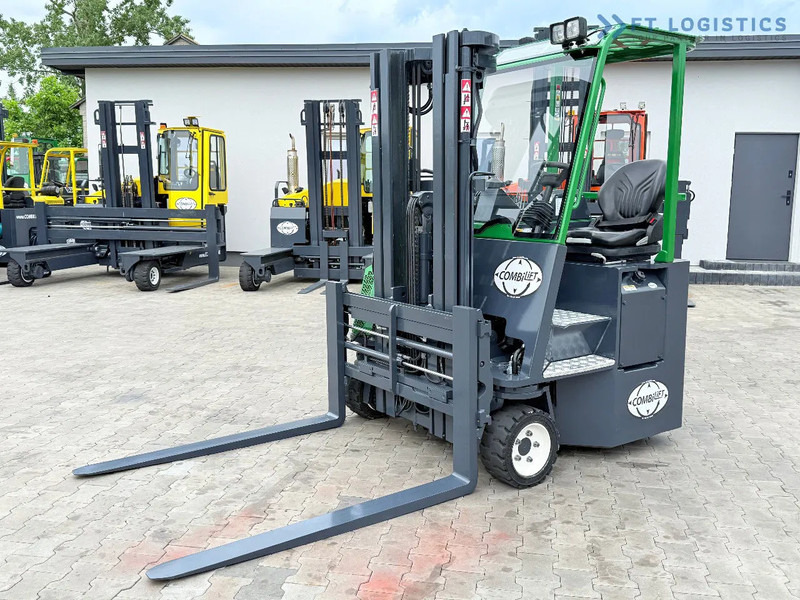 Combilift CB3000 / DIESEL / TRIPLEX 4900MM / FULL FREE LIFT / SIDE SHIFT / FORK POSITIONER / 1500MM FORKS / LIKE NEW CB3000 / DIESEL / TRI - Šakinis krautuvas su privažiavimu iš keturių pusių: foto 1 Combilift CB3000 / DIESEL / TRIPLEX 4900MM / FULL FREE LIFT / SIDE SHIFT / FORK POSITIONER / 1500MM FORKS / LIKE NEW CB3000 / DIESEL / TRI - Šakinis krautuvas su privažiavimu iš keturių pusių: foto 1