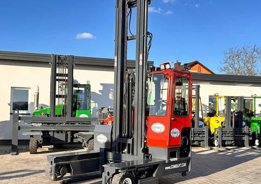 Combilift COMBILIFT C4000 – TRIPLEX 9300 mm – Year 2017 – GAS – FREE LIFT – FORK SIDE SHIFT – CONDITION 5/5 - Šakinis krautuvas su privažiavimu iš keturių pusių: foto 3 Combilift COMBILIFT C4000 – TRIPLEX 9300 mm – Year 2017 – GAS – FREE LIFT – FORK SIDE SHIFT – CONDITION 5/5 - Šakinis krautuvas su privažiavimu iš keturių pusių: foto 3