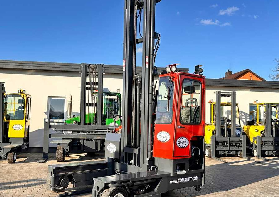 Combilift COMBILIFT C4000 – TRIPLEX 9300 mm – Year 2017 – GAS – FREE LIFT – FORK SIDE SHIFT – CONDITION 5/5 - Šakinis krautuvas su privažiavimu iš keturių pusių: foto 1 Combilift COMBILIFT C4000 – TRIPLEX 9300 mm – Year 2017 – GAS – FREE LIFT – FORK SIDE SHIFT – CONDITION 5/5 - Šakinis krautuvas su privažiavimu iš keturių pusių: foto 1