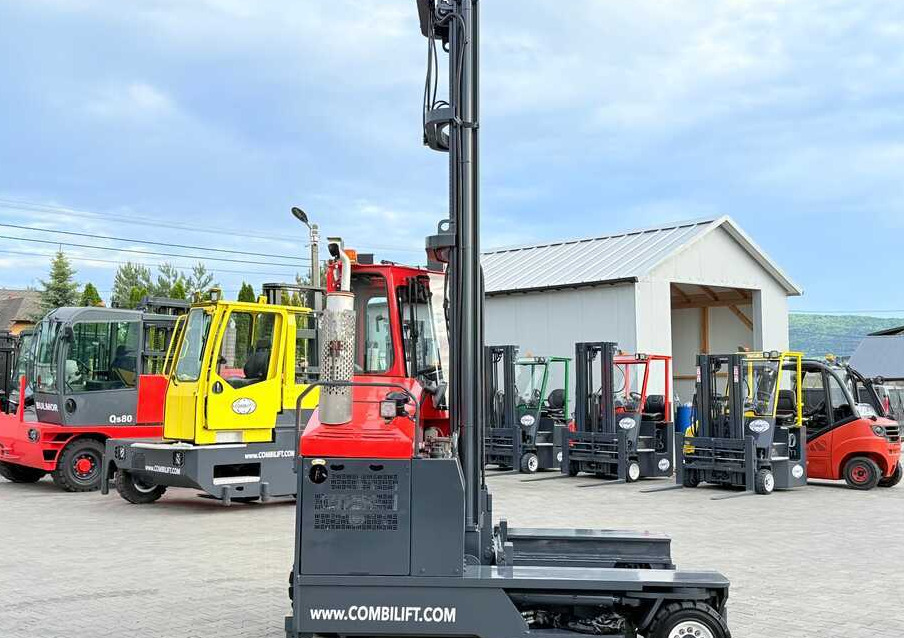 Combilift COMBILIFT C4000 – TRIPLEX 9300 mm – Year 2017 – GAS – FREE LIFT – FORK SIDE SHIFT – CONDITION 5/5 - Šakinis krautuvas su privažiavimu iš keturių pusių: foto 3 Combilift COMBILIFT C4000 – TRIPLEX 9300 mm – Year 2017 – GAS – FREE LIFT – FORK SIDE SHIFT – CONDITION 5/5 - Šakinis krautuvas su privažiavimu iš keturių pusių: foto 3