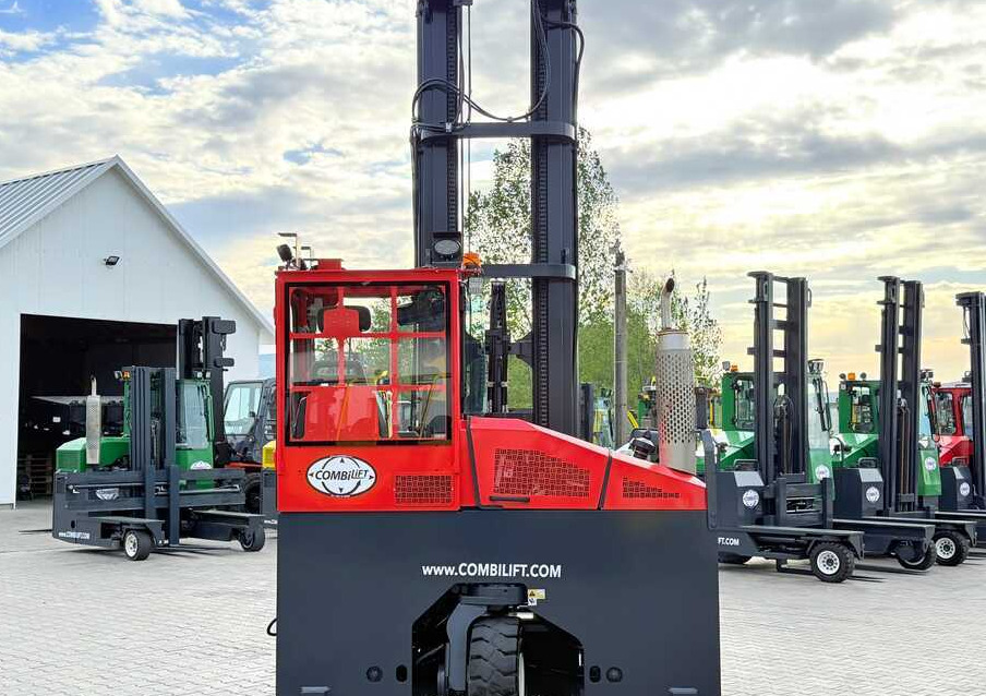 Combilift COMBILIFT C4000 – TRIPLEX 9300 mm – Year 2017 – GAS – FREE LIFT – FORK SIDE SHIFT – CONDITION 5/5 - Šakinis krautuvas su privažiavimu iš keturių pusių: foto 5 Combilift COMBILIFT C4000 – TRIPLEX 9300 mm – Year 2017 – GAS – FREE LIFT – FORK SIDE SHIFT – CONDITION 5/5 - Šakinis krautuvas su privažiavimu iš keturių pusių: foto 5