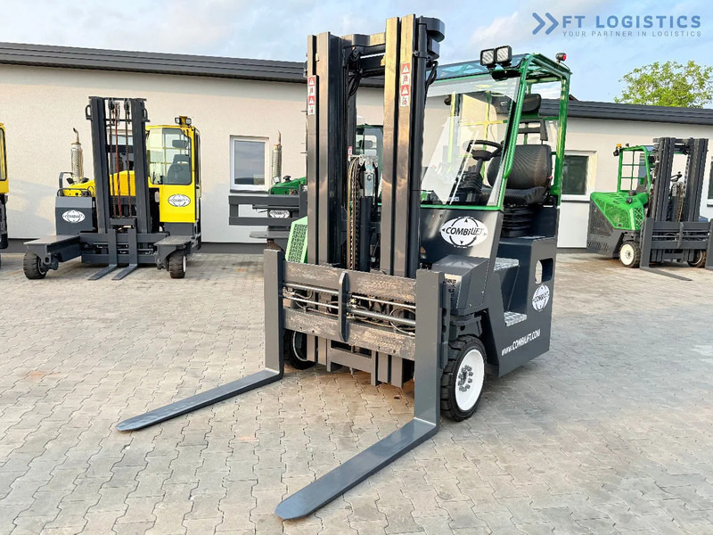Combilift COMBILIFT C4000CB – TRIPLEX 5200mm – Year 2017 – LPG – FREE LIFT – SIDESHIFT – FORK POSITIONER – CONDITION 5/5 COMBILIFT C4000CB - Šakinis krautuvas su privažiavimu iš keturių pusių: foto 3 Combilift COMBILIFT C4000CB – TRIPLEX 5200mm – Year 2017 – LPG – FREE LIFT – SIDESHIFT – FORK POSITIONER – CONDITION 5/5 COMBILIFT C4000CB - Šakinis krautuvas su privažiavimu iš keturių pusių: foto 3