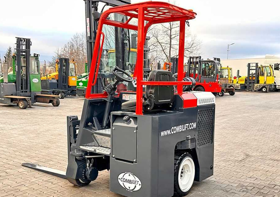 Combilift Combilift C3000CB - Duplex 4000mm - Year 2016 / ONLY 2,161 MTH / PERFECT CONDITION / LIKE NEW! - Šakinis krautuvas su privažiavimu iš keturių pusių: foto 3 Combilift Combilift C3000CB - Duplex 4000mm - Year 2016 / ONLY 2,161 MTH / PERFECT CONDITION / LIKE NEW! - Šakinis krautuvas su privažiavimu iš keturių pusių: foto 3